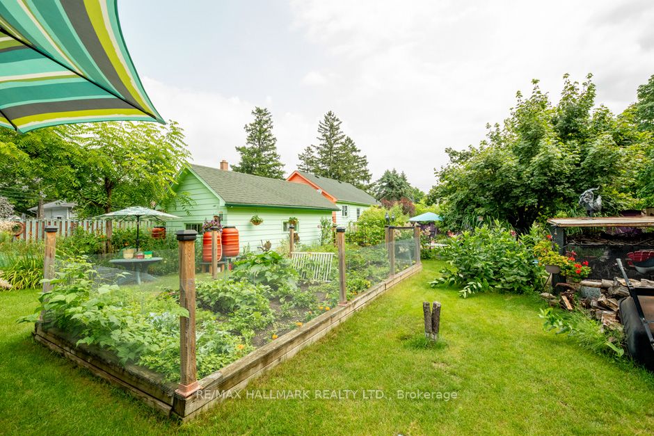 22 Westcroft Dr