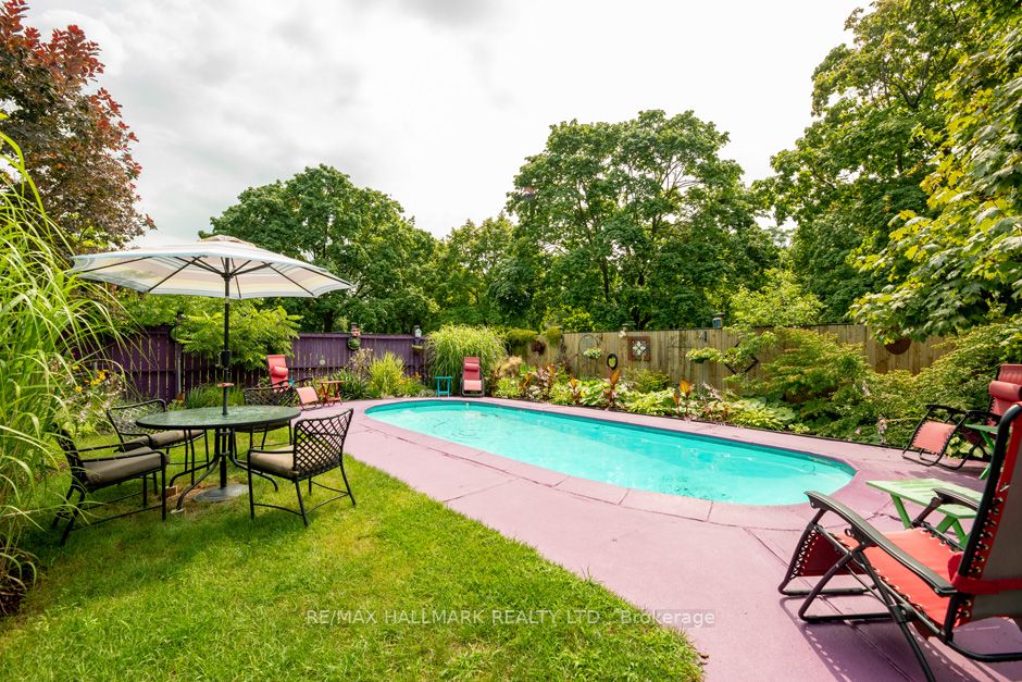 22 Westcroft Dr
