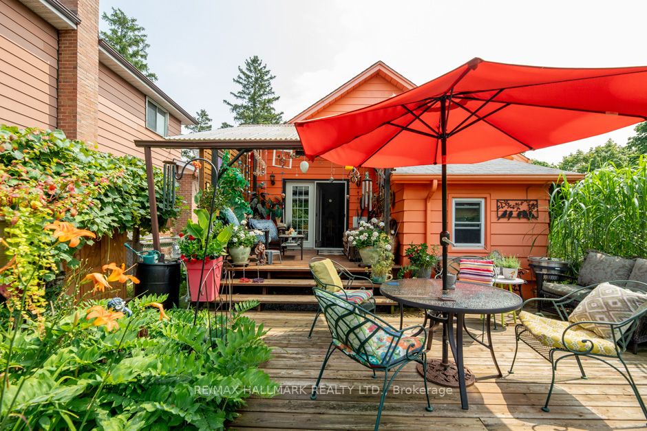 22 Westcroft Dr