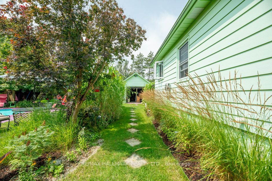 22 Westcroft Dr