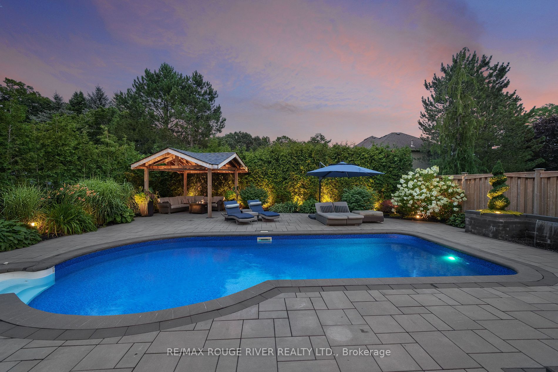 2353 Canterbury Cres