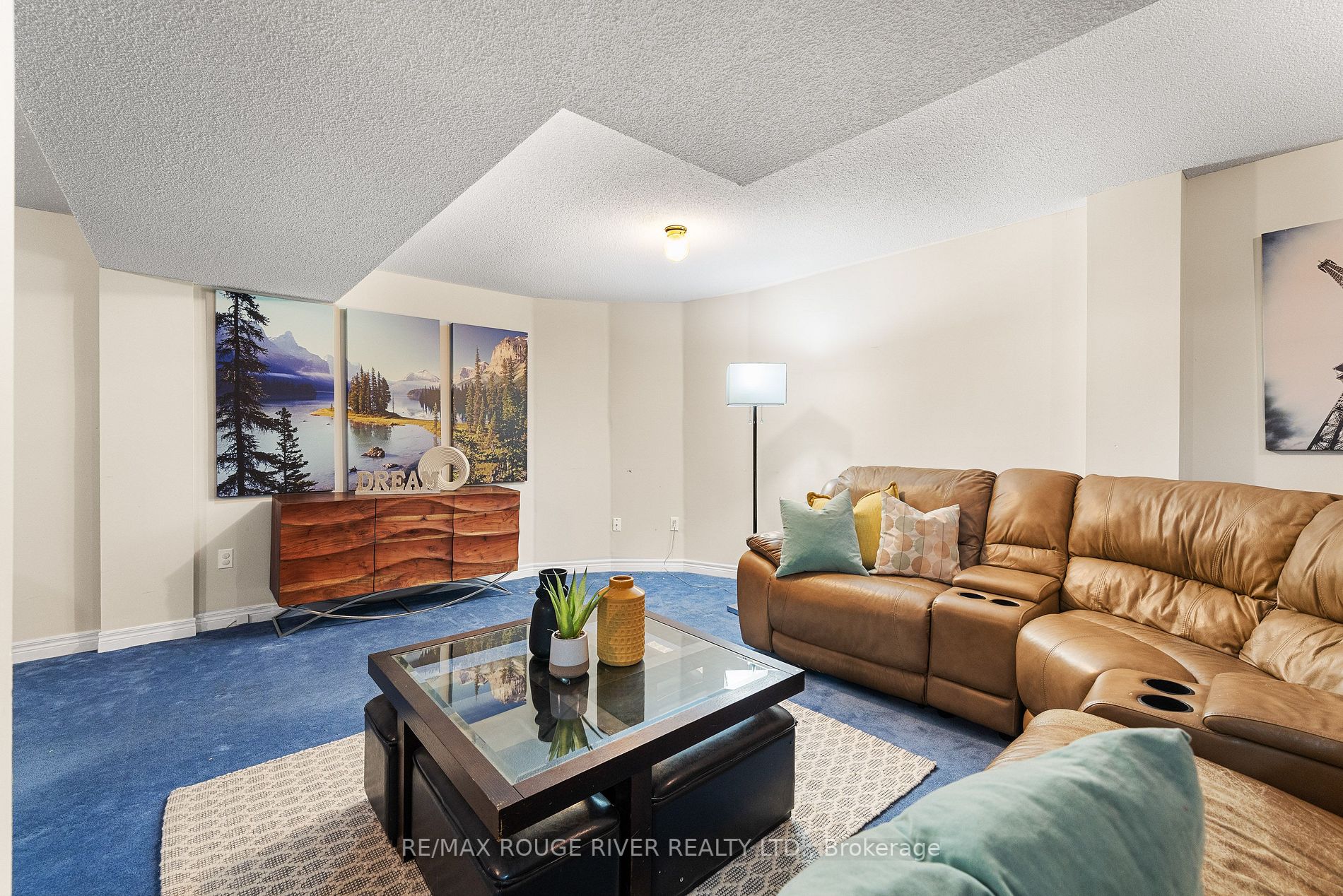 2353 Canterbury Cres