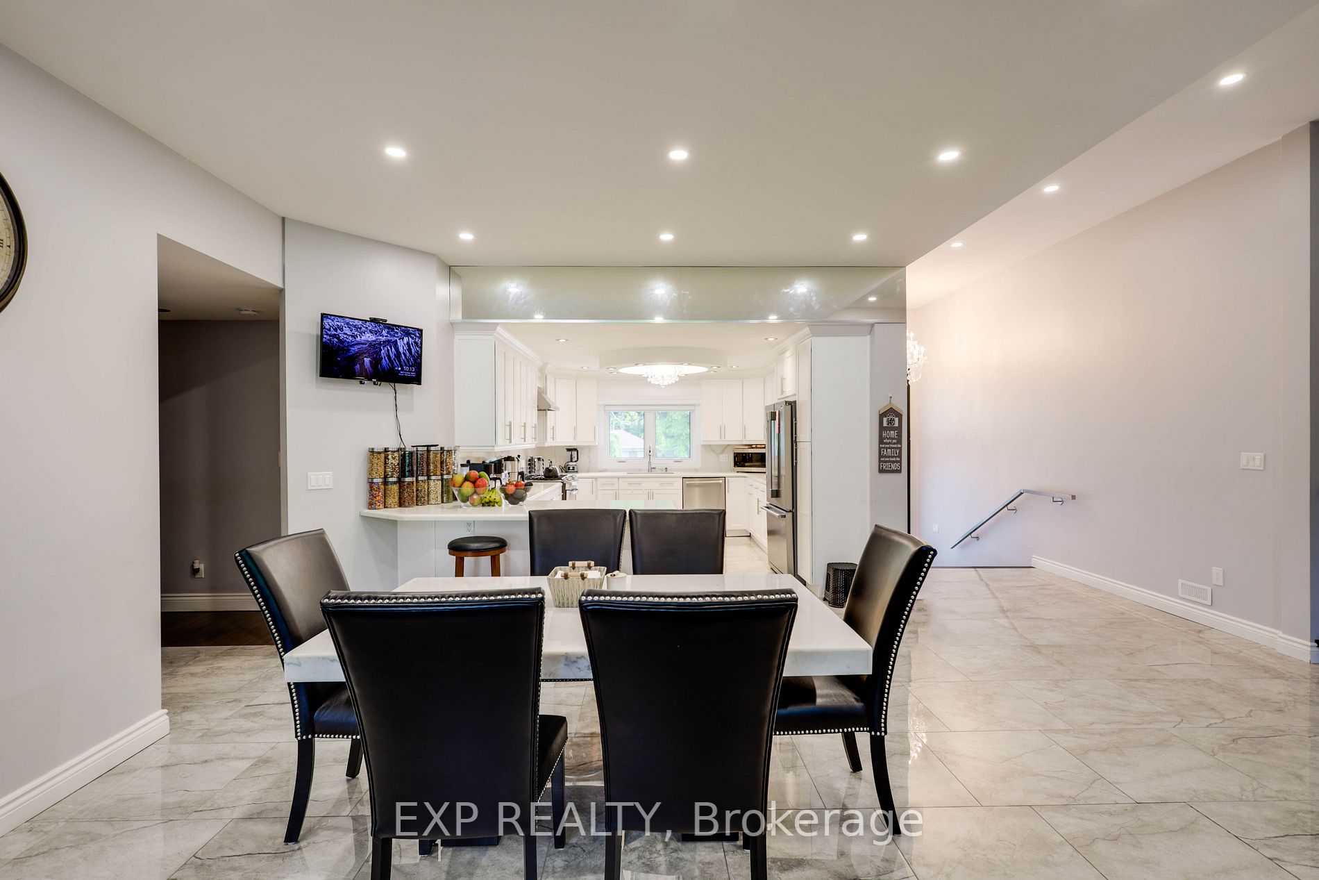 86 Deep Dene Dr S