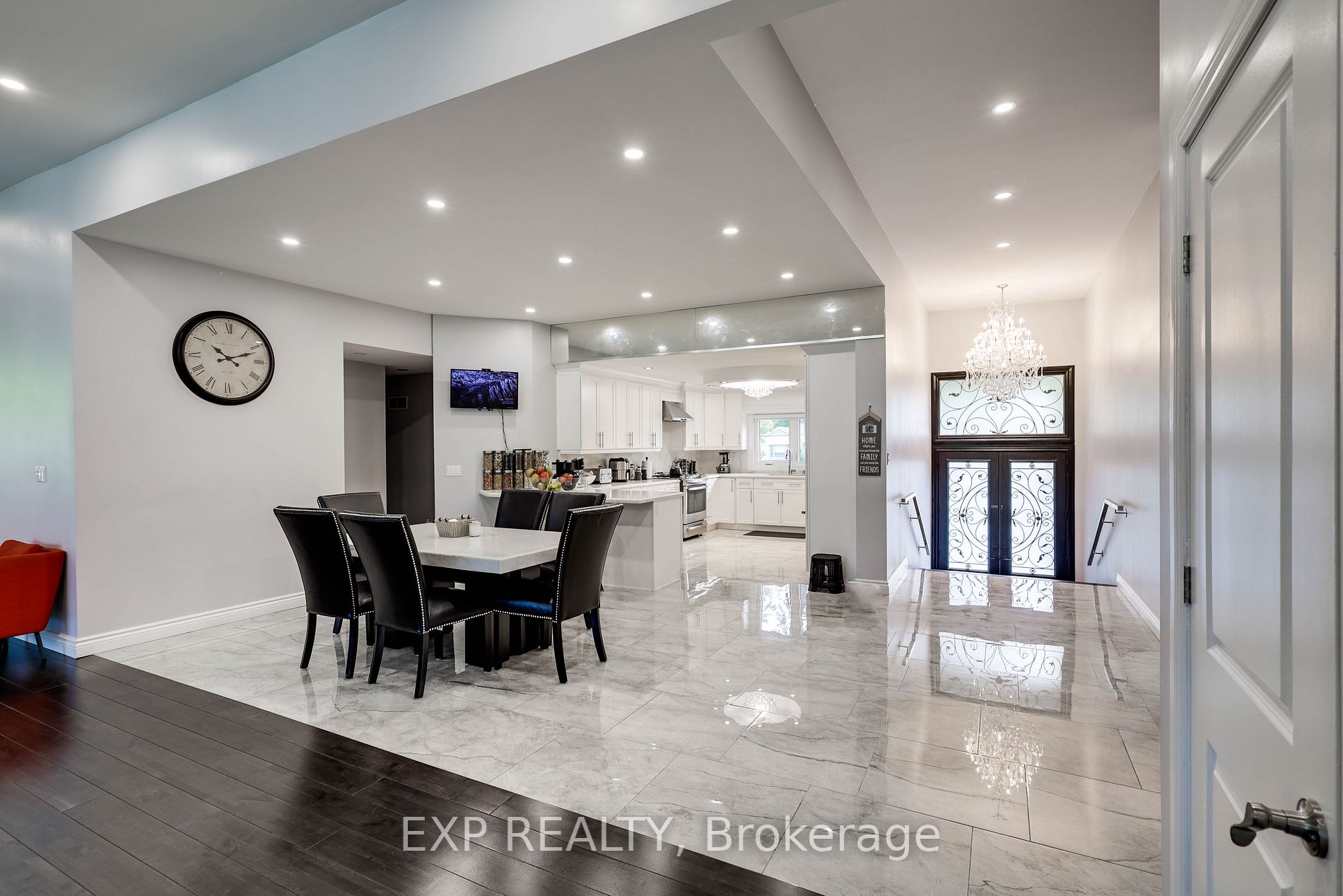 86 Deep Dene Dr S