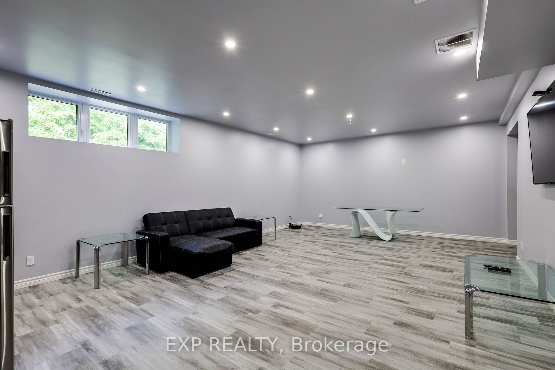 86 Deep Dene Dr S