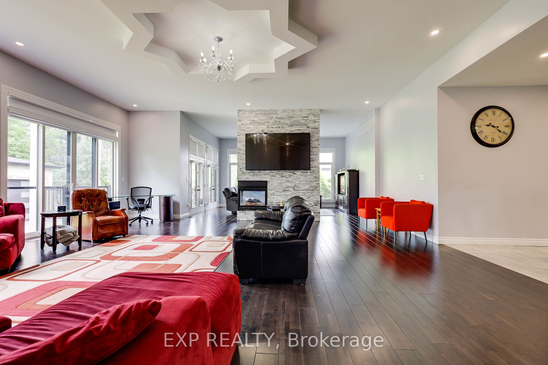 86 Deep Dene Dr S