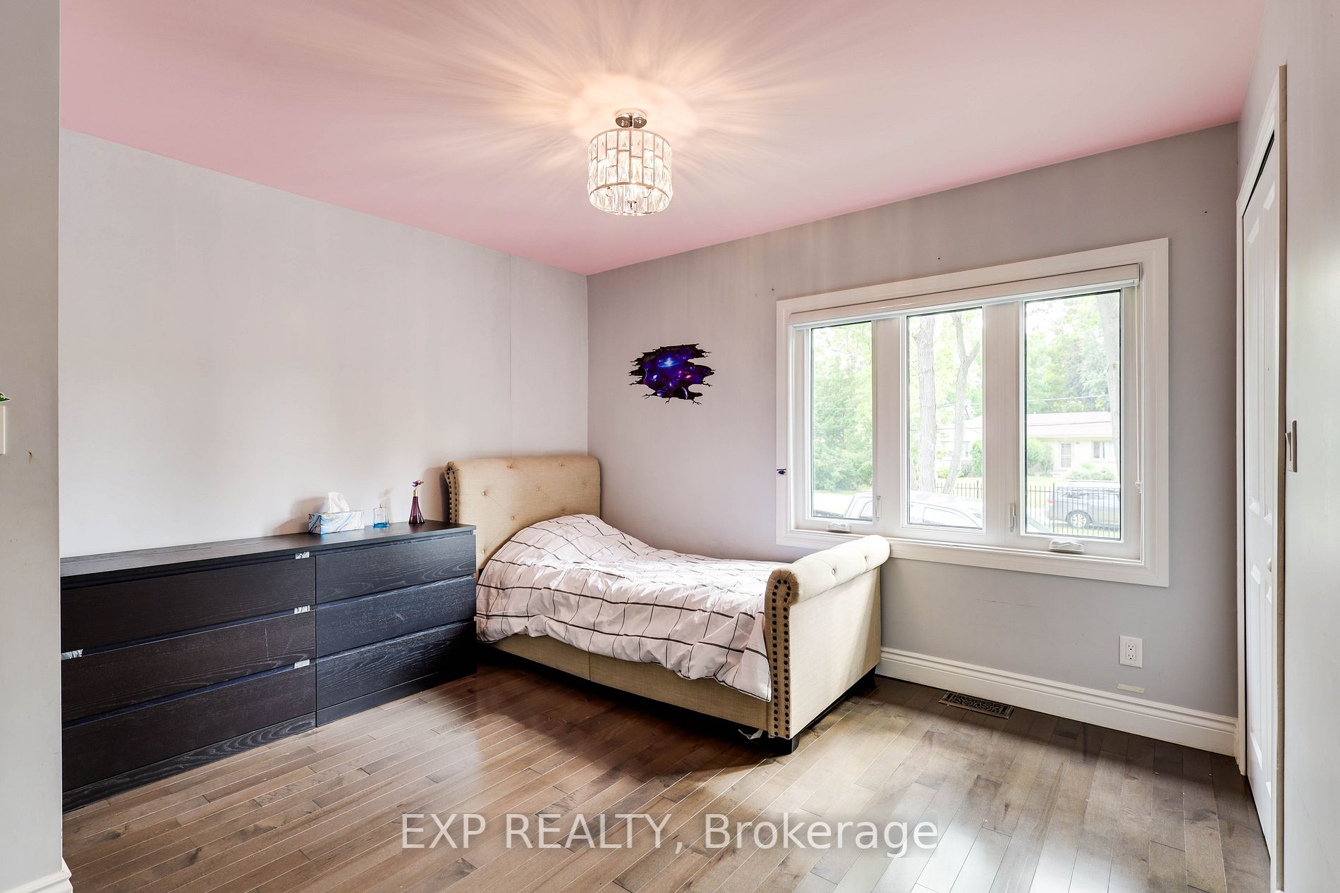 86 Deep Dene Dr S