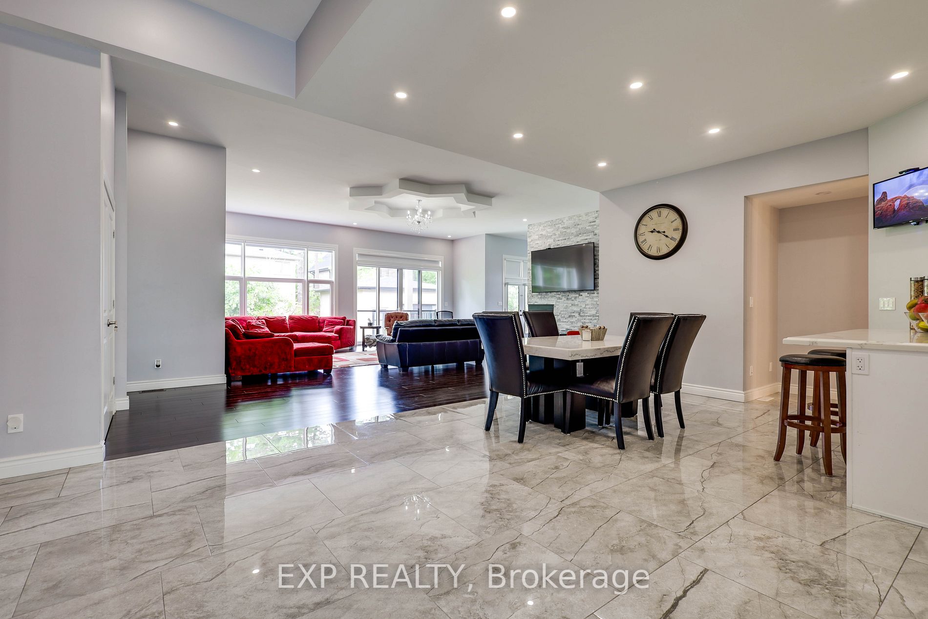 86 Deep Dene Dr S