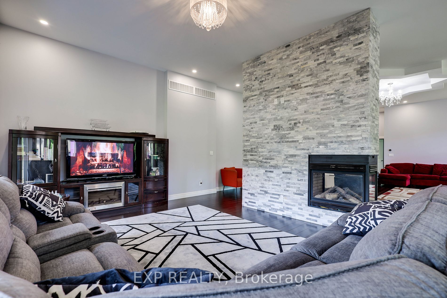86 Deep Dene Dr S
