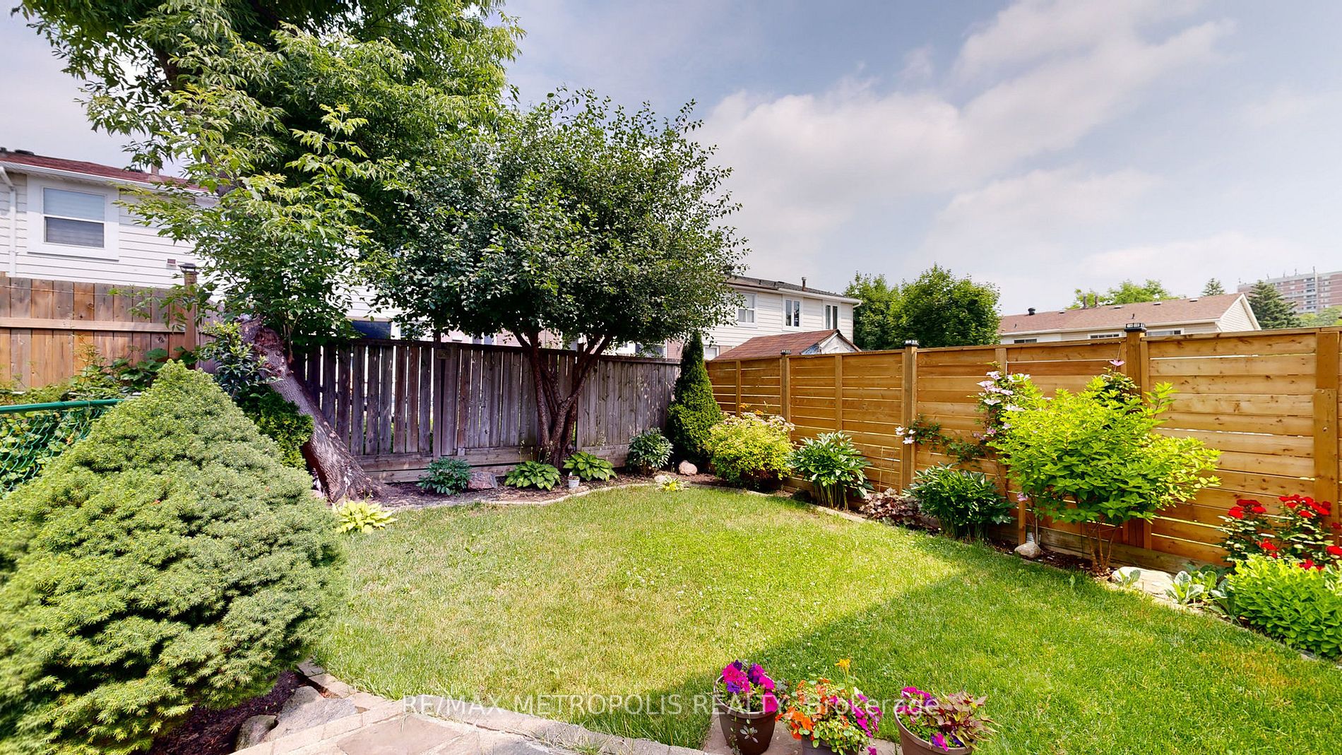 52 Whiteleas Ave