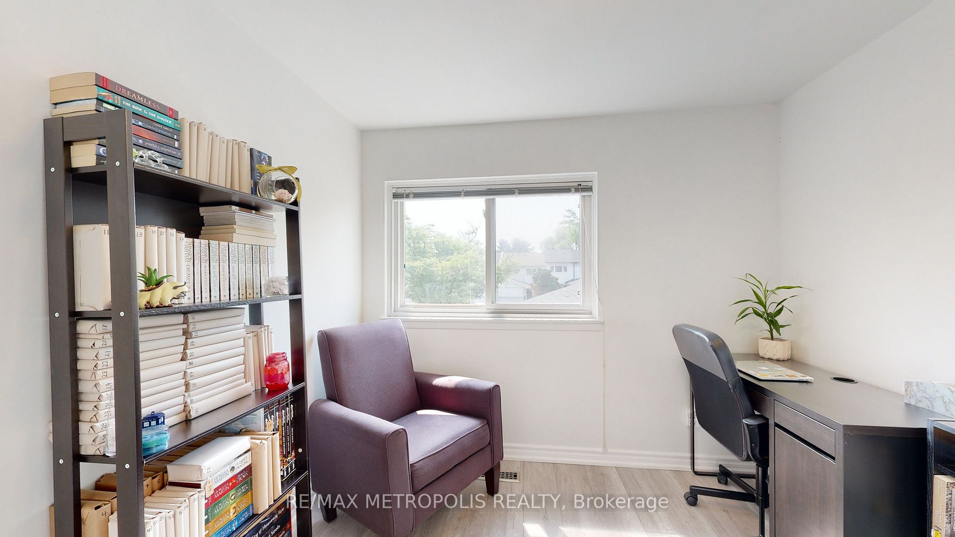 52 Whiteleas Ave