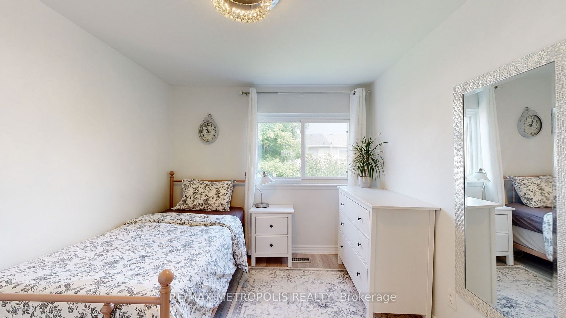 52 Whiteleas Ave