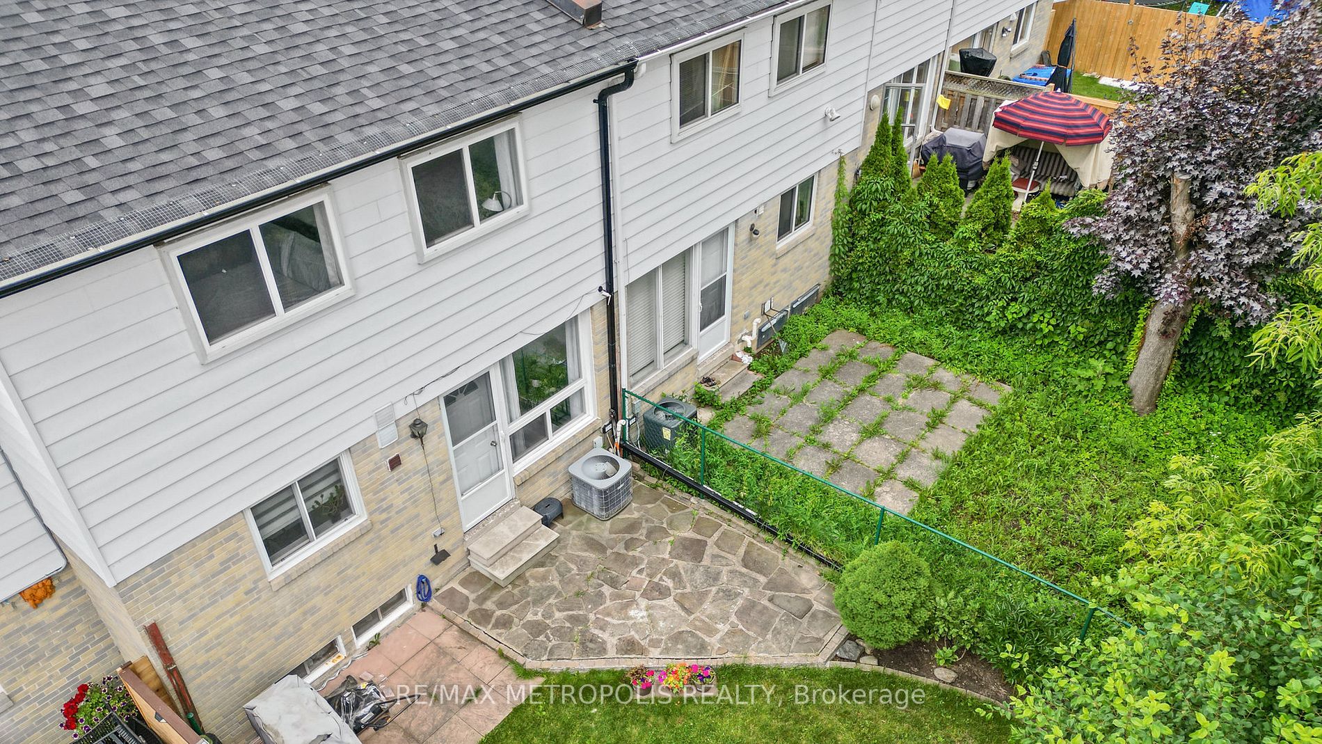 52 Whiteleas Ave