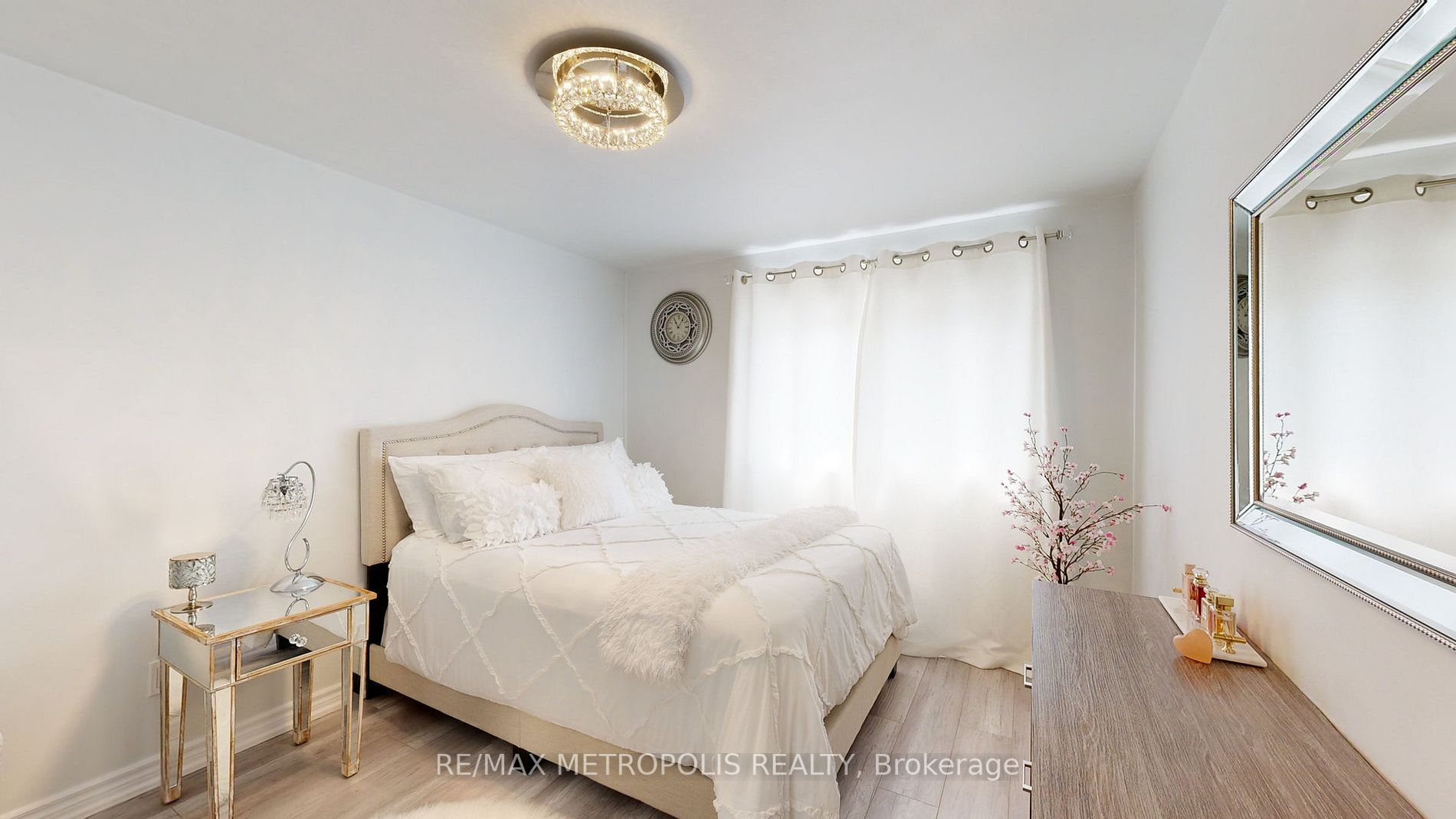 52 Whiteleas Ave