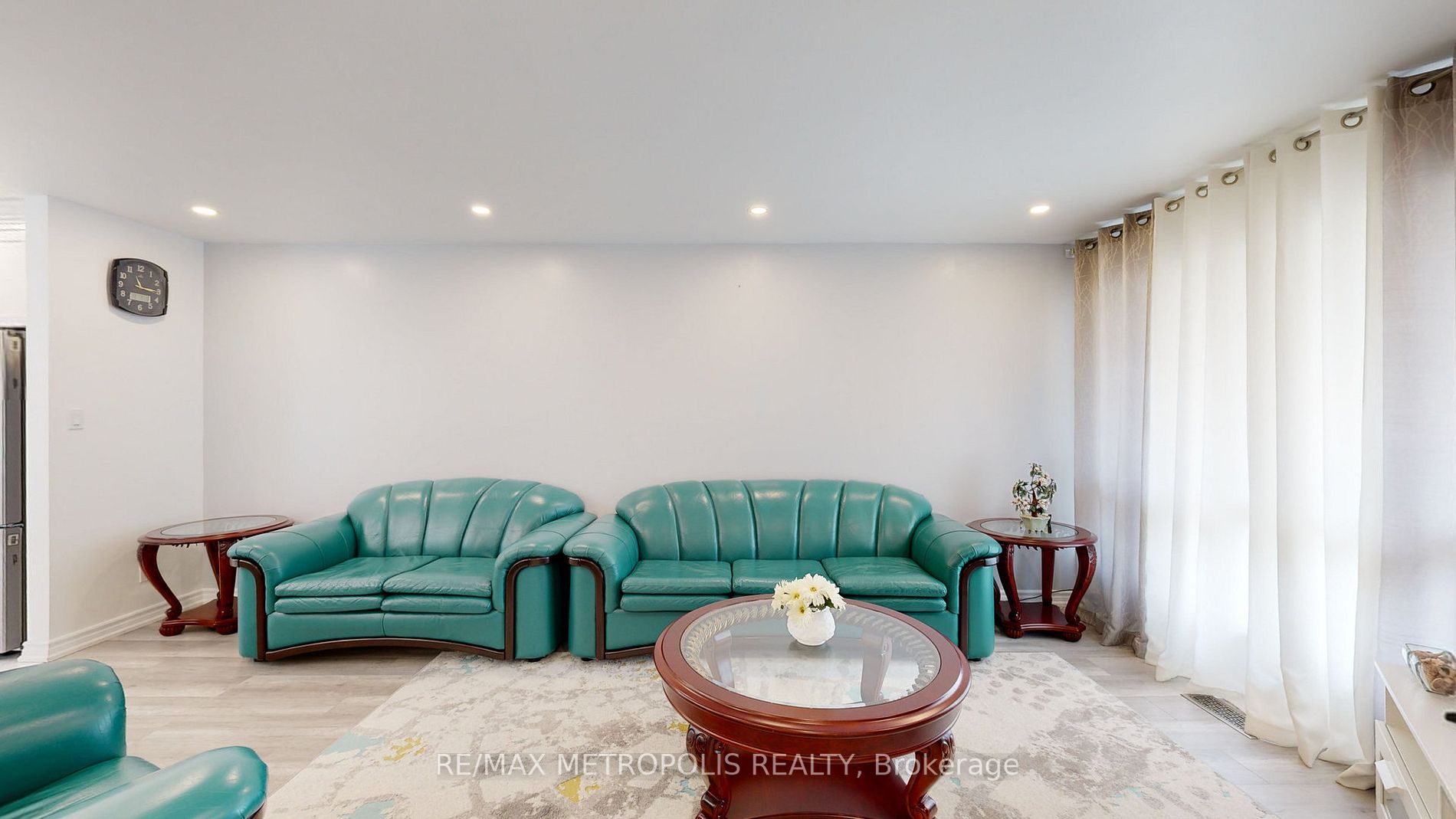 52 Whiteleas Ave