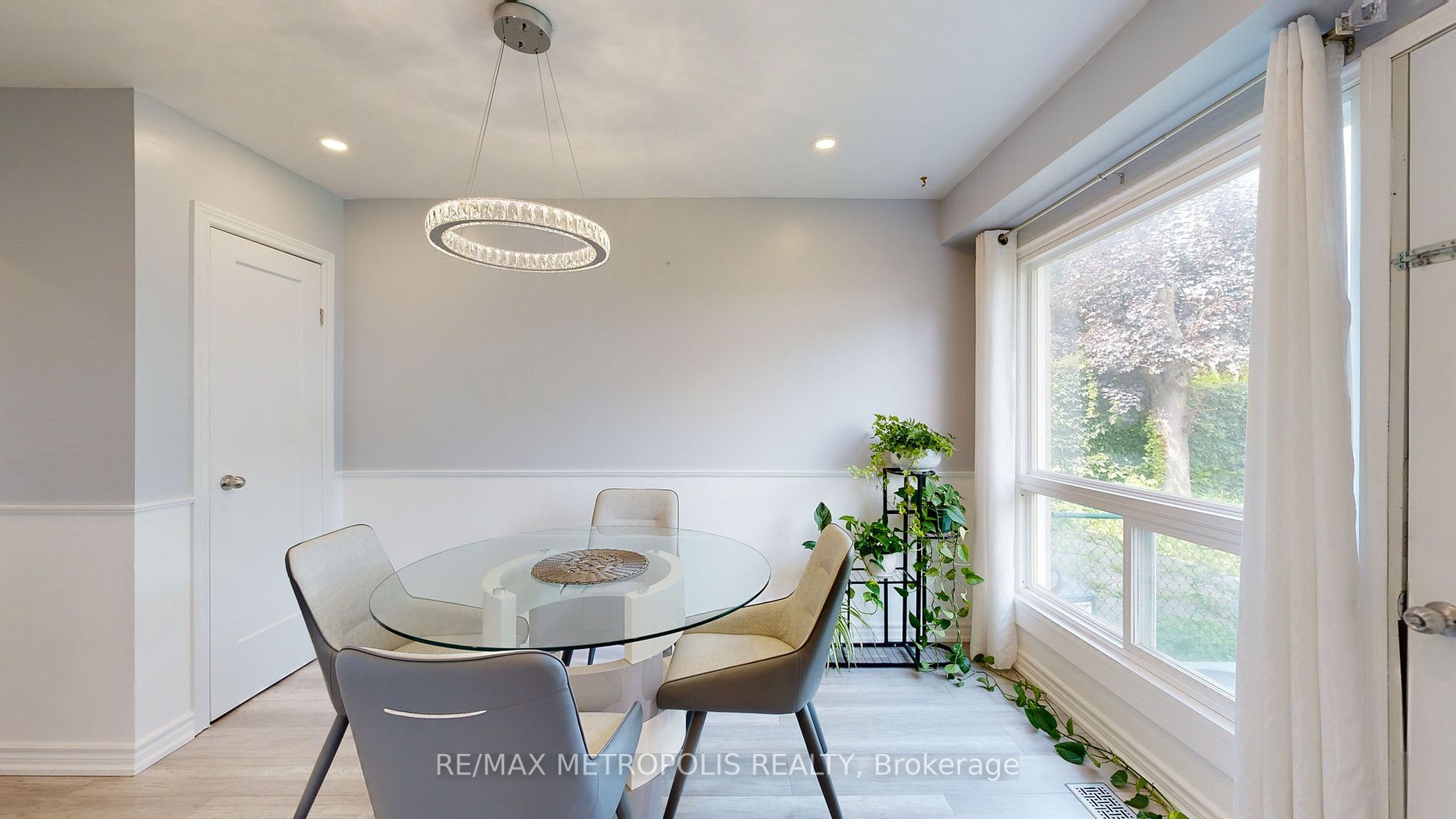 52 Whiteleas Ave