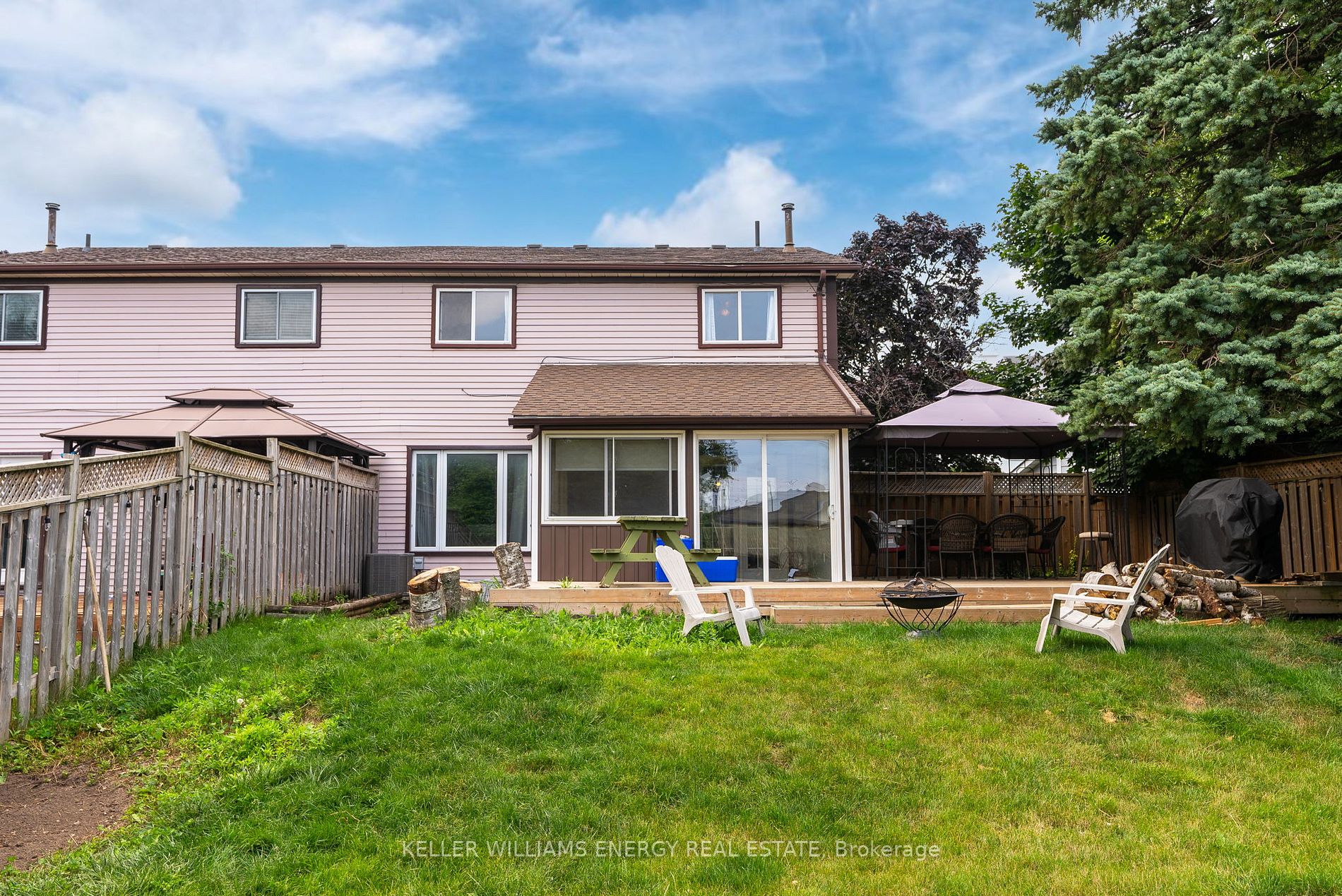 90 Roser Crescent