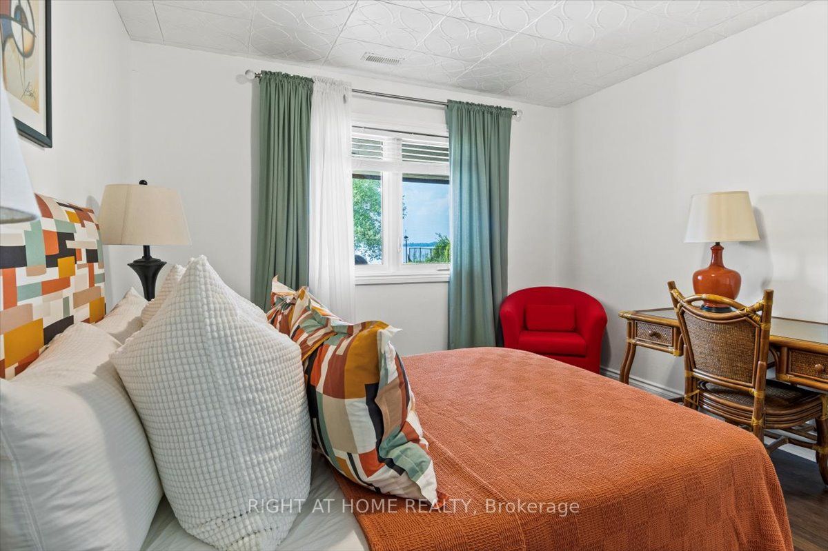 4 Williams Point Rd