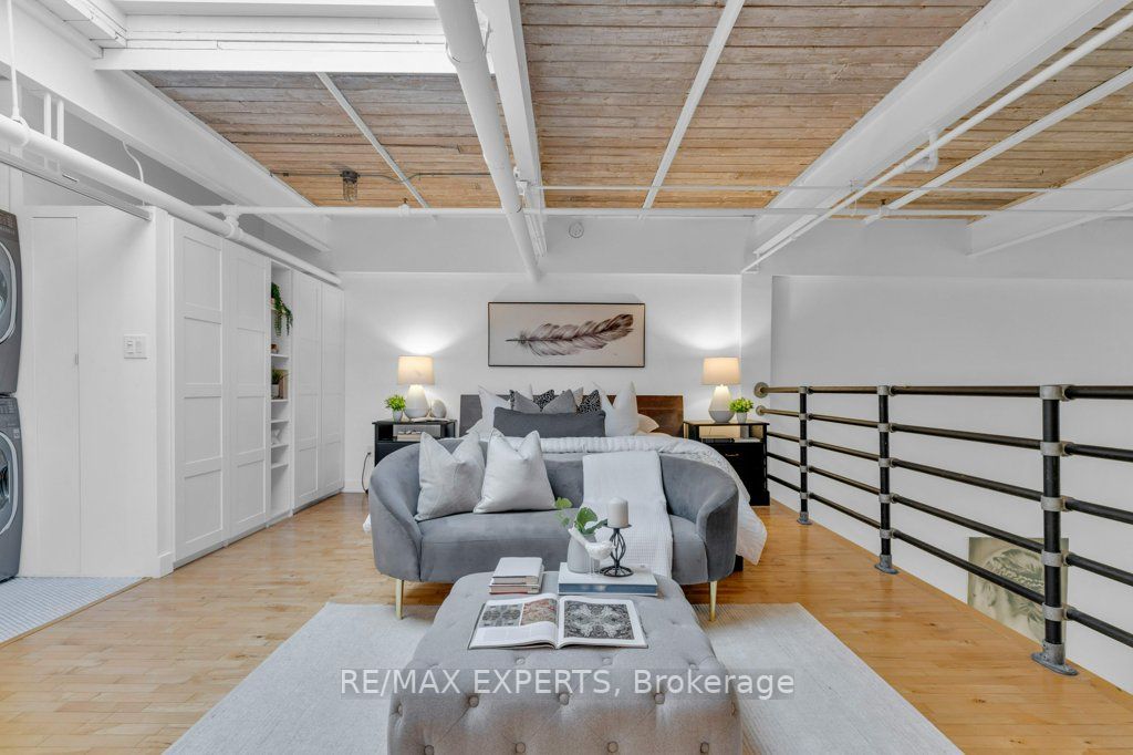 1173 Dundas St E, #217