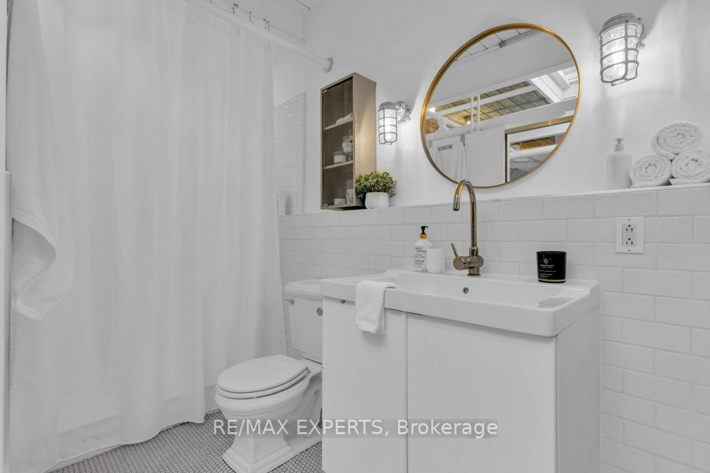 1173 Dundas St E, #217