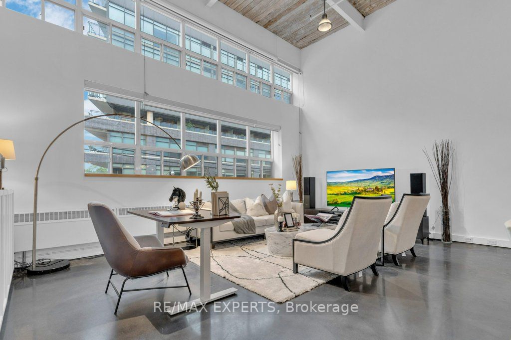 1173 Dundas St E, #217