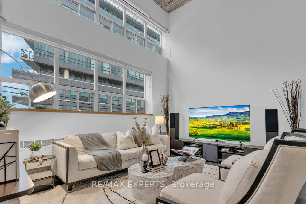 1173 Dundas St E, #217