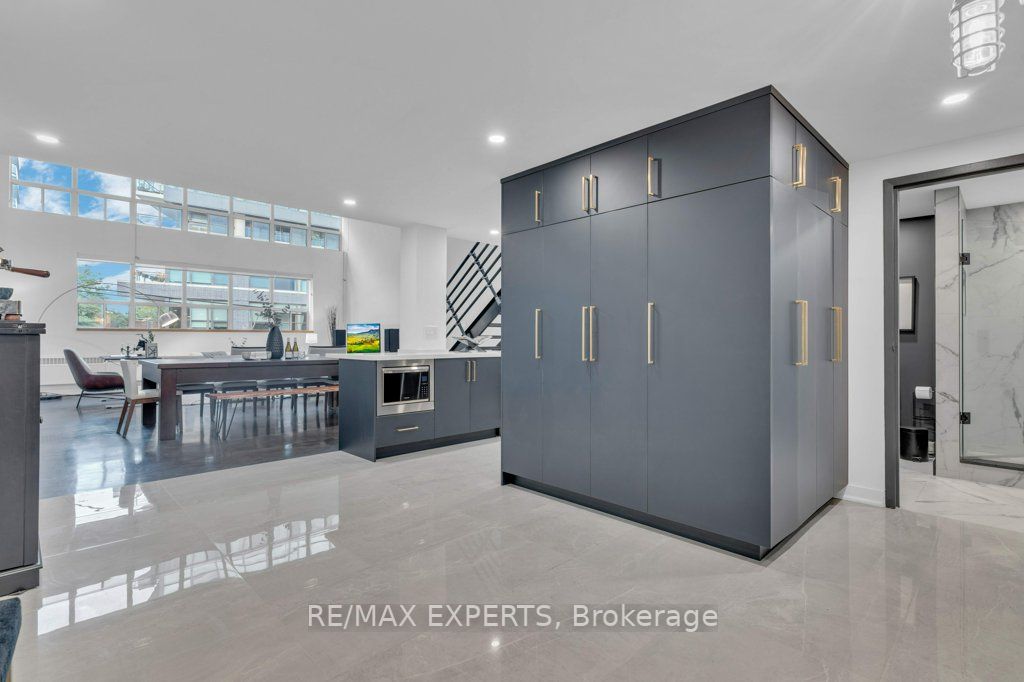 1173 Dundas St E, #217