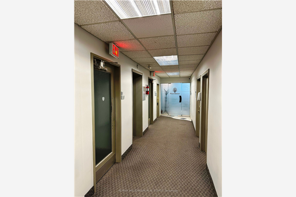 101 Dundas St W, Whitby