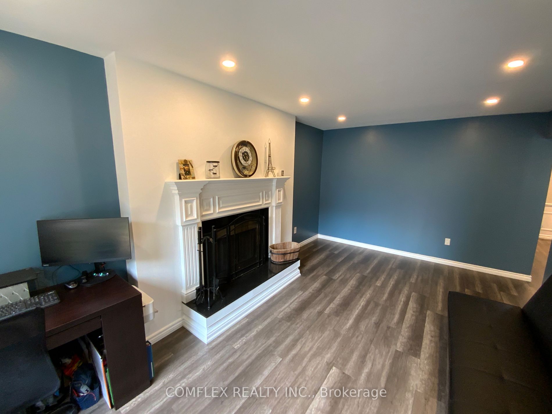 211 Bassett Blvd