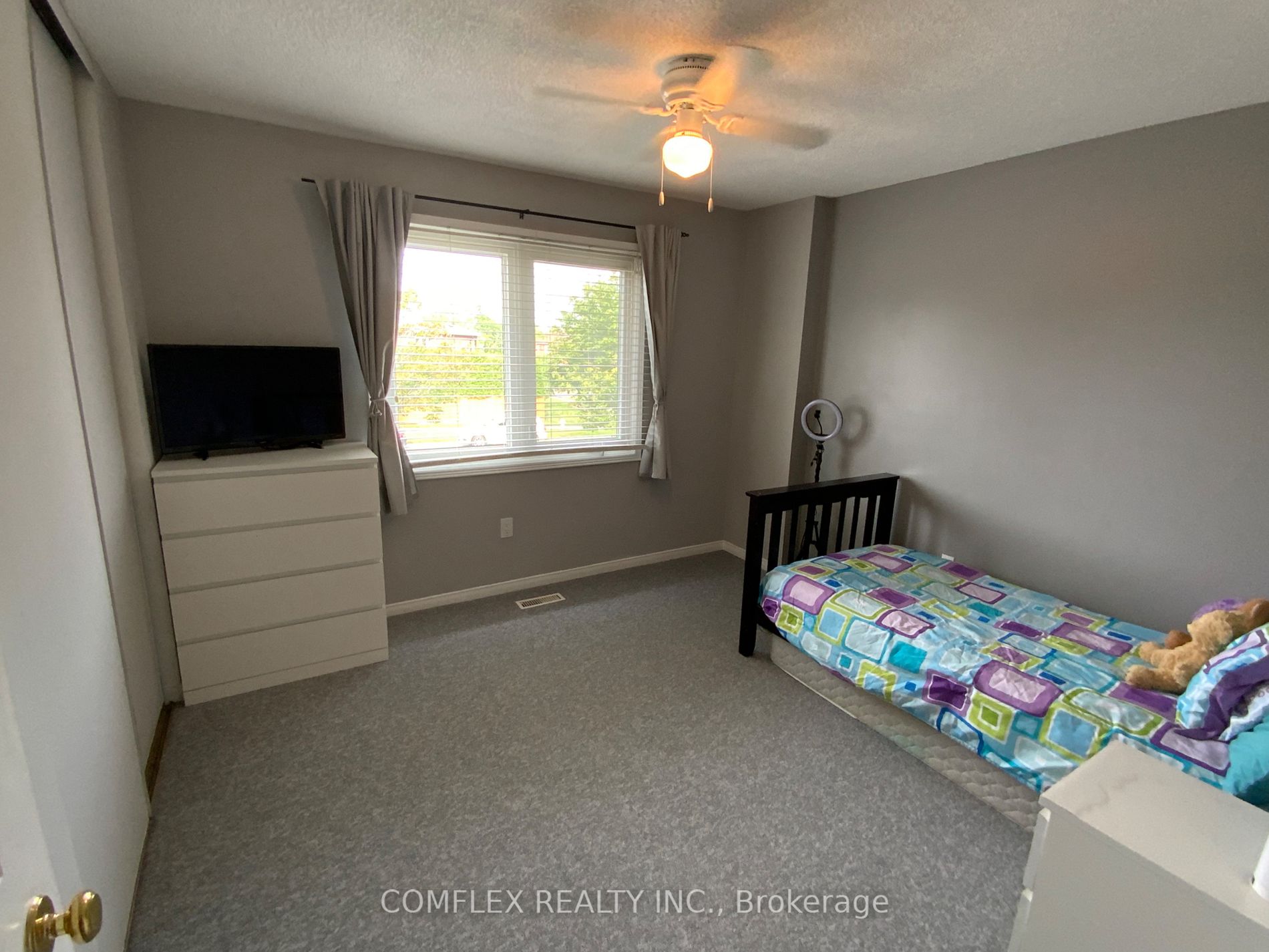 211 Bassett Blvd