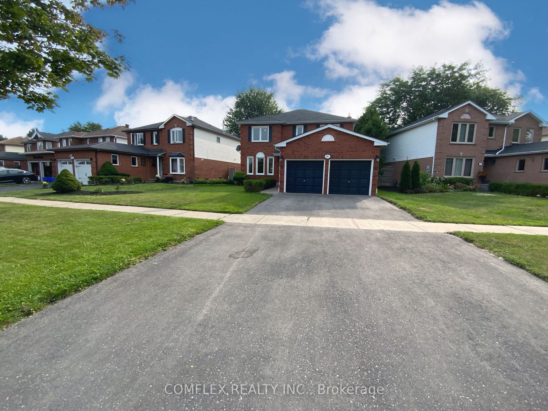 211 Bassett Blvd
