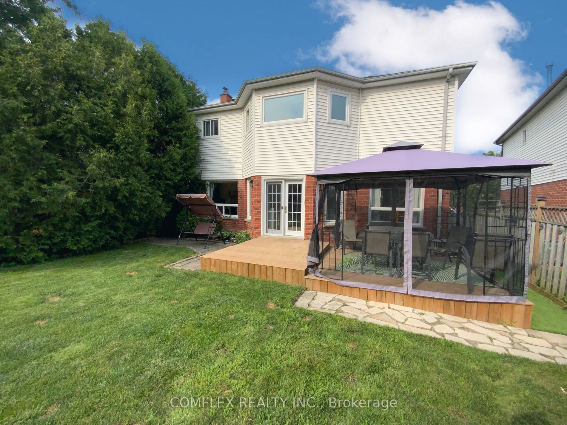 211 Bassett Blvd