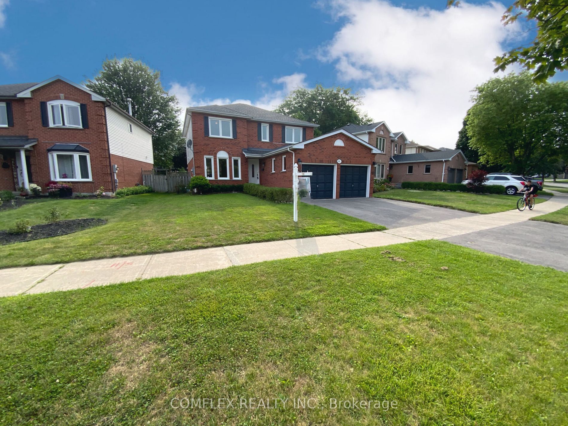 211 Bassett Blvd