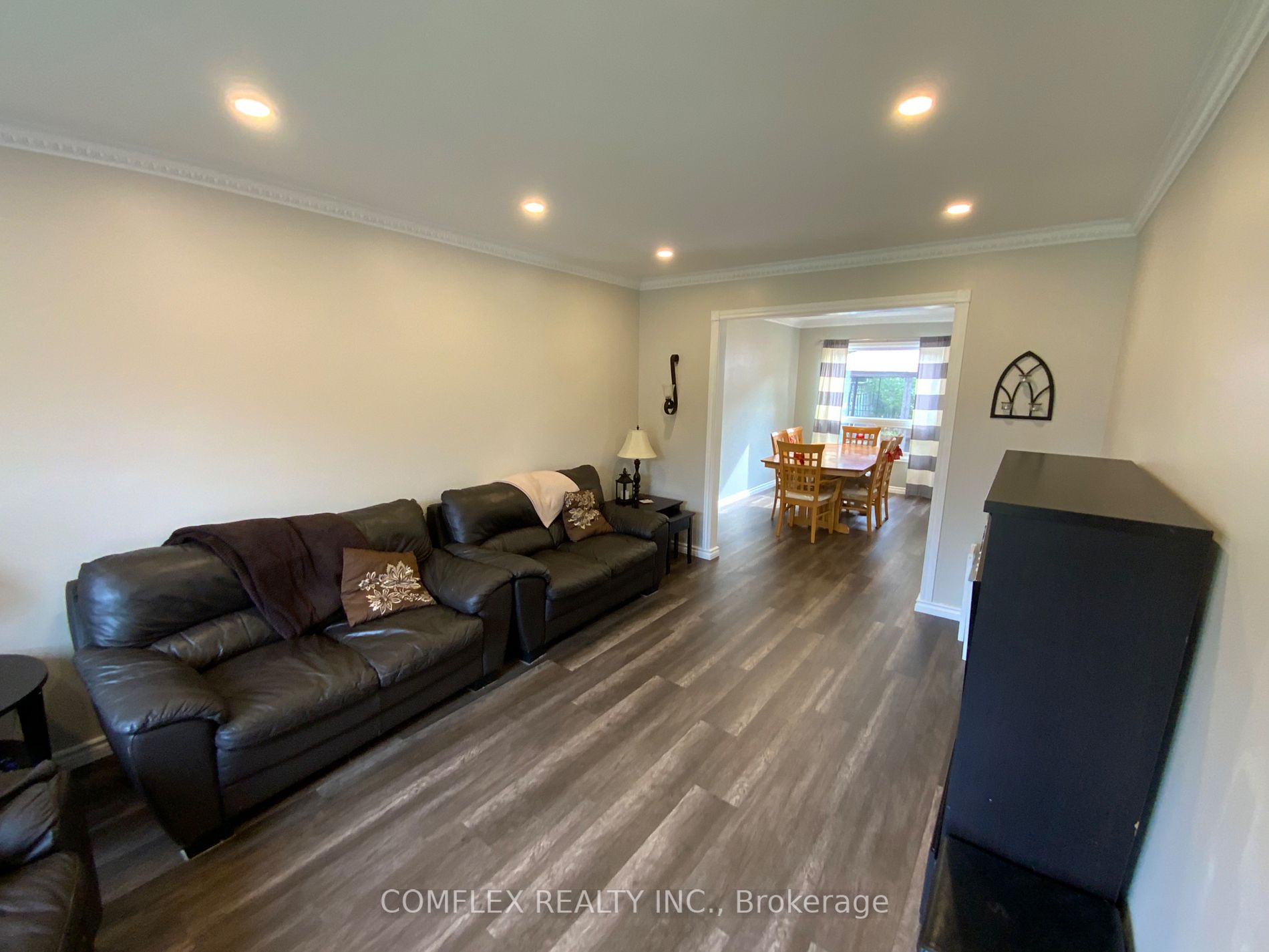 211 Bassett Blvd
