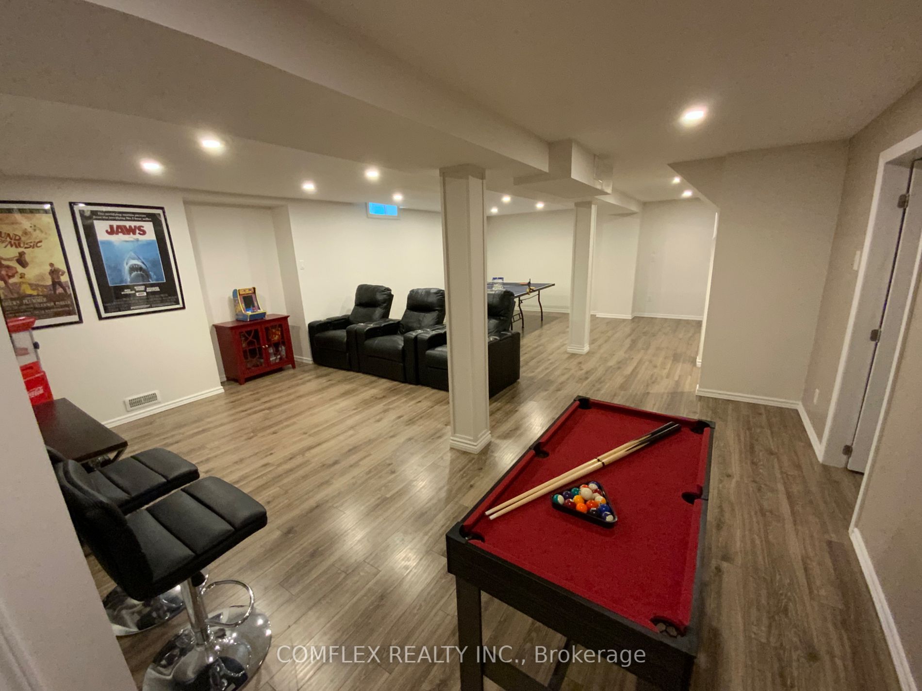 211 Bassett Blvd