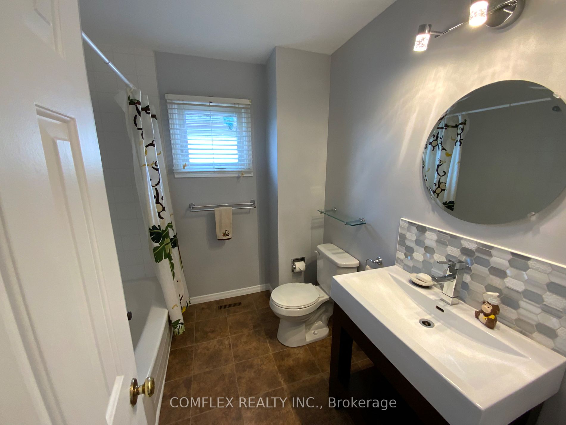 211 Bassett Blvd