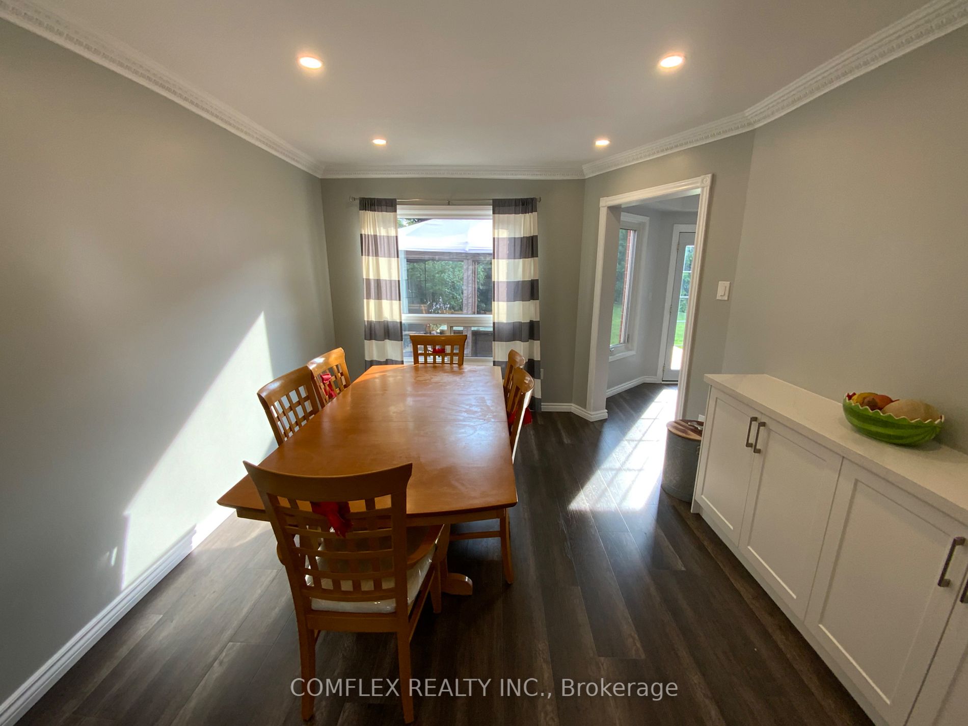 211 Bassett Blvd