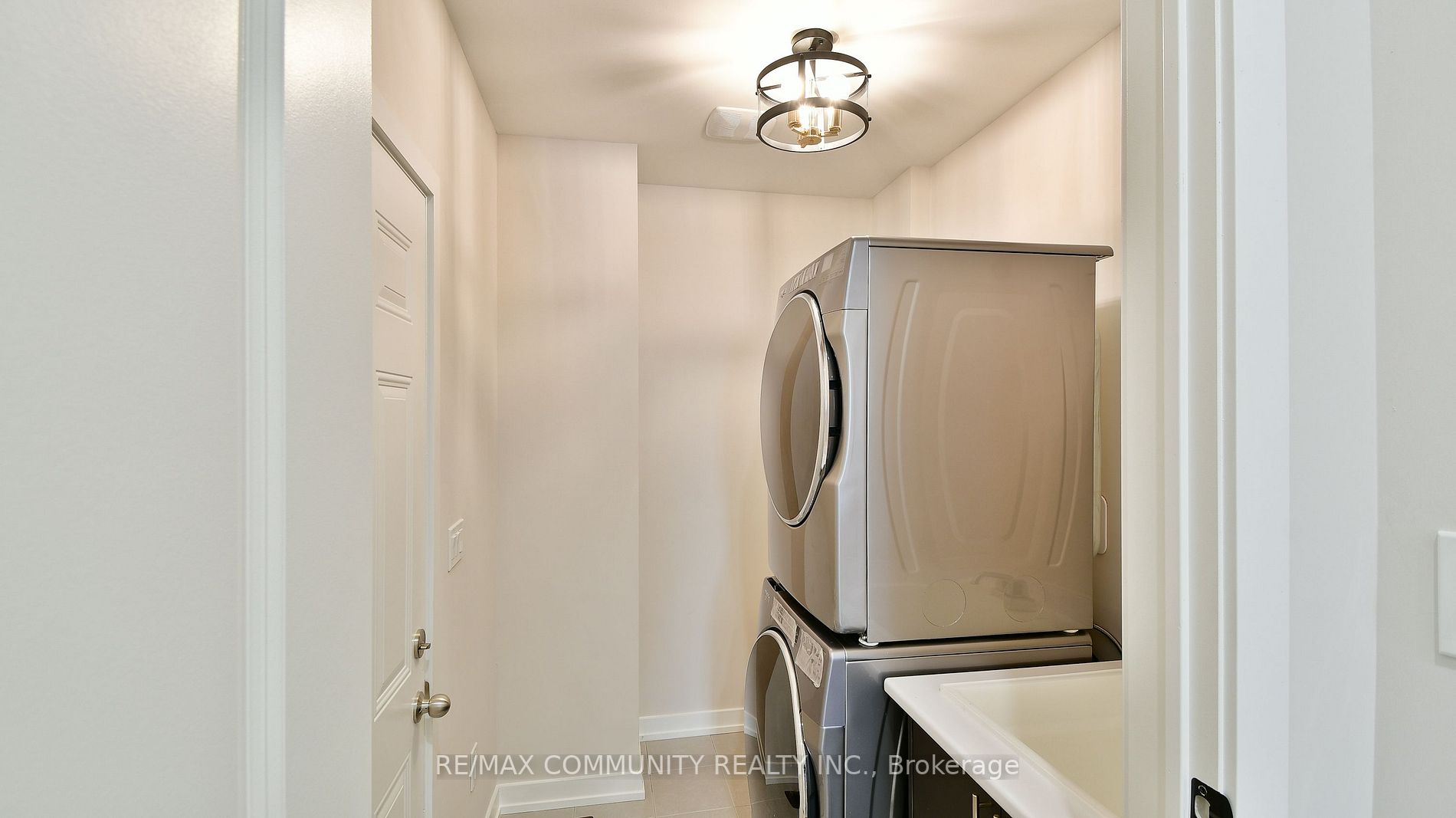 400 Finch Avenue E, #5