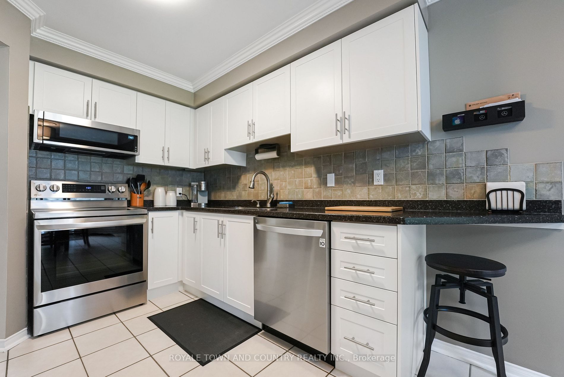 946 Glenbourne Crt