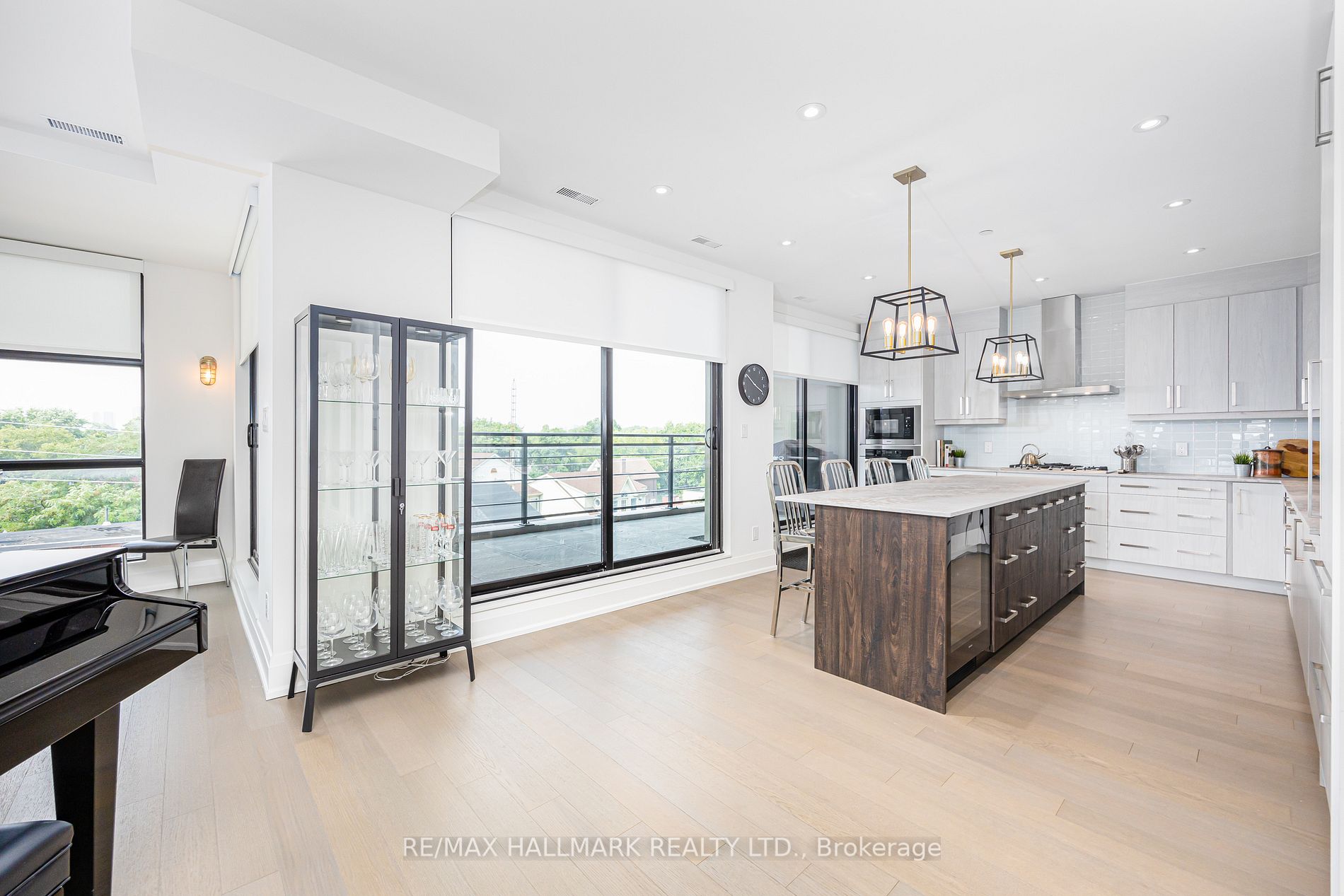 365 Beech Ave, #401