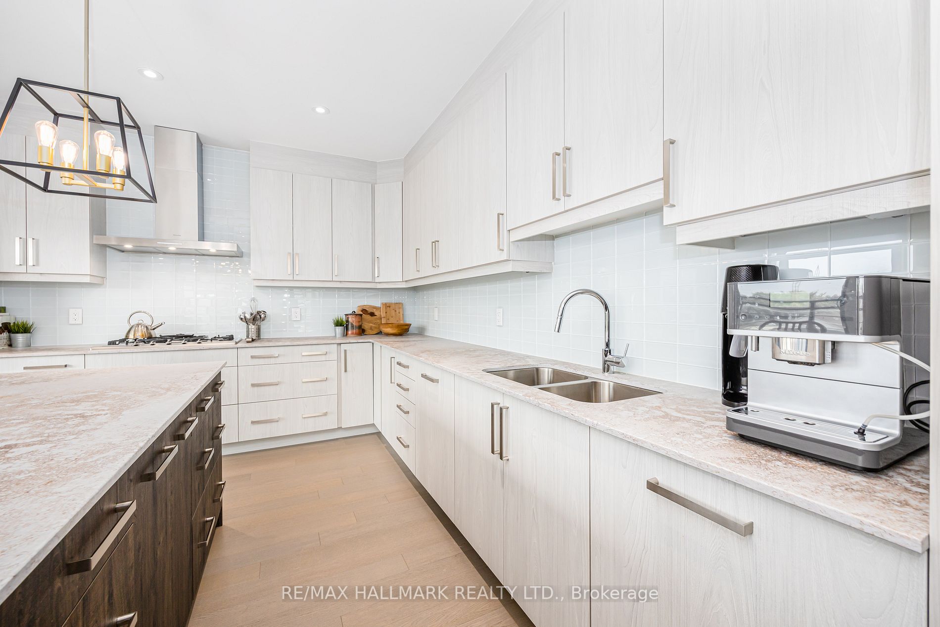 365 Beech Ave, #401