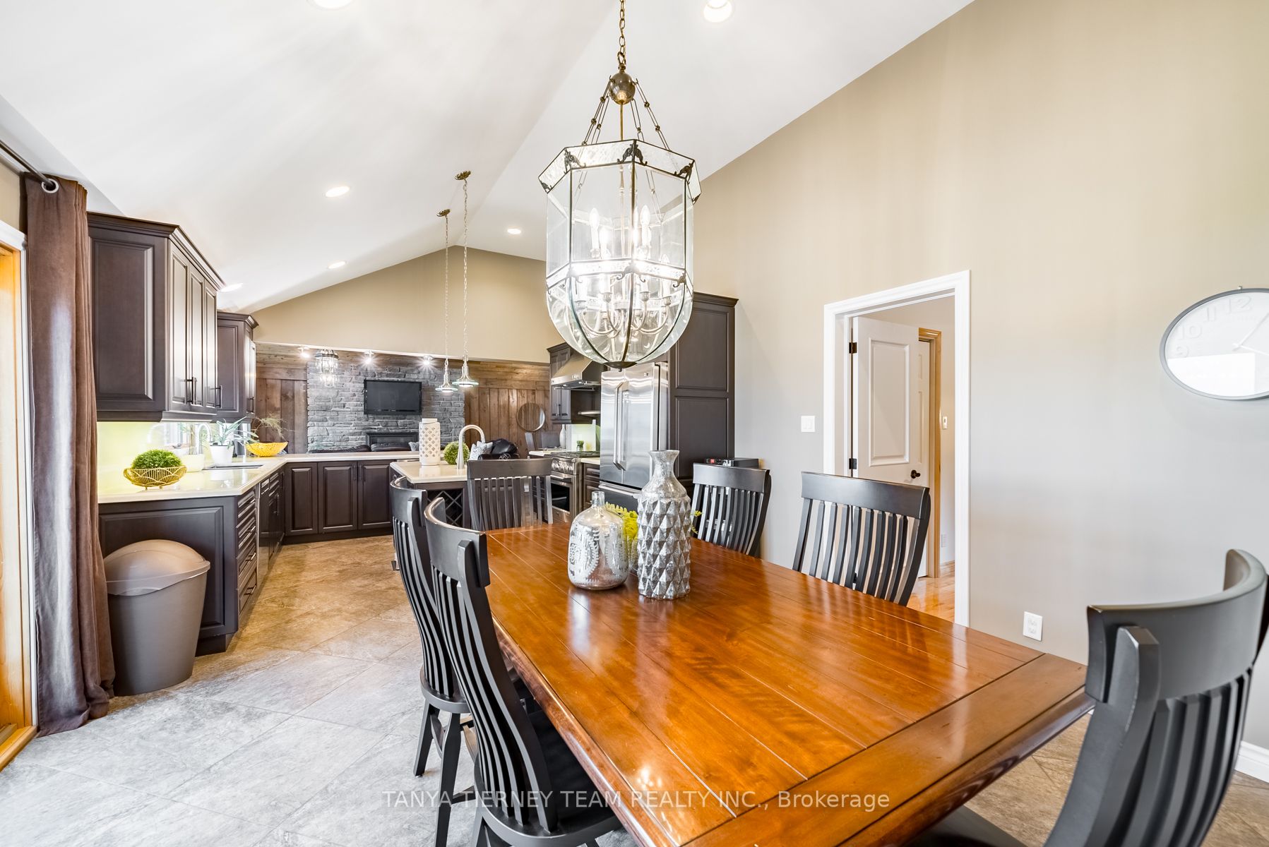 228 Summit Dr