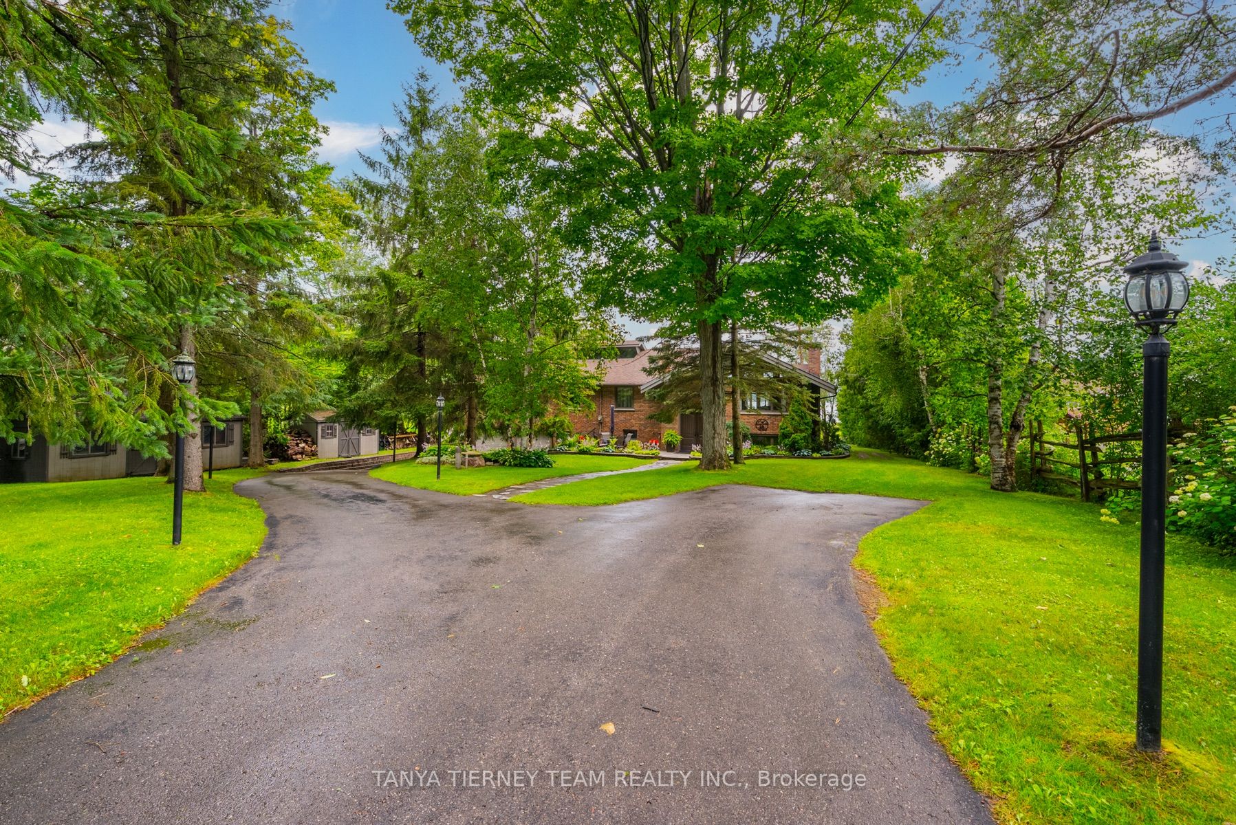228 Summit Dr