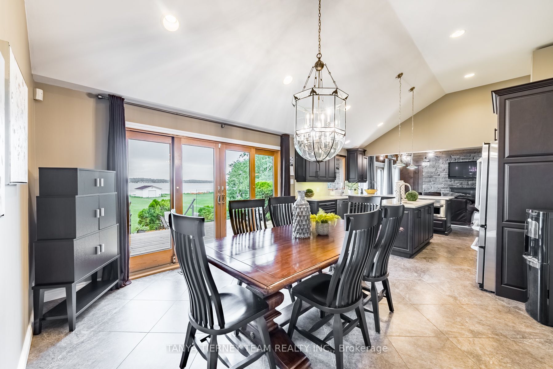 228 Summit Dr