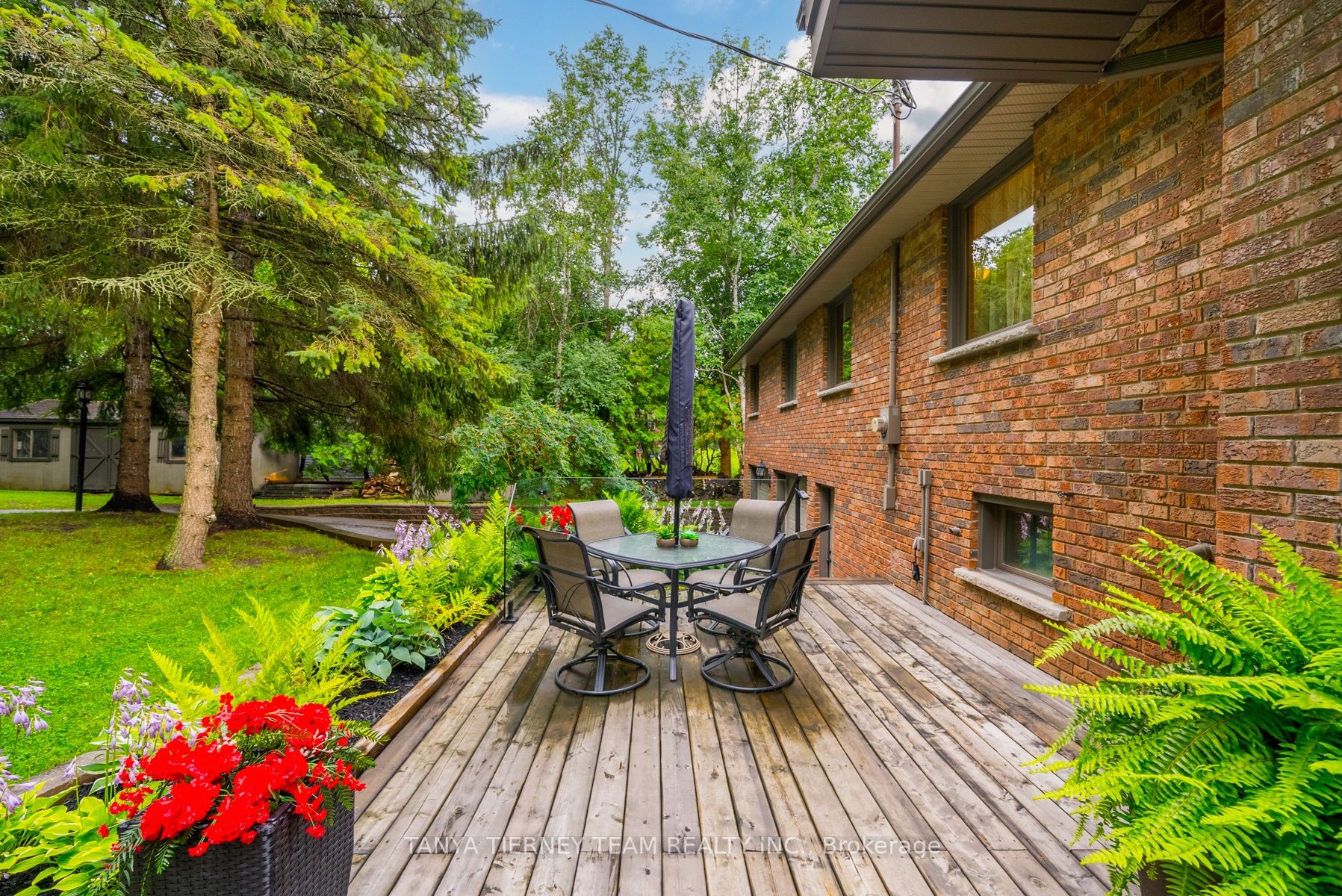 228 Summit Dr
