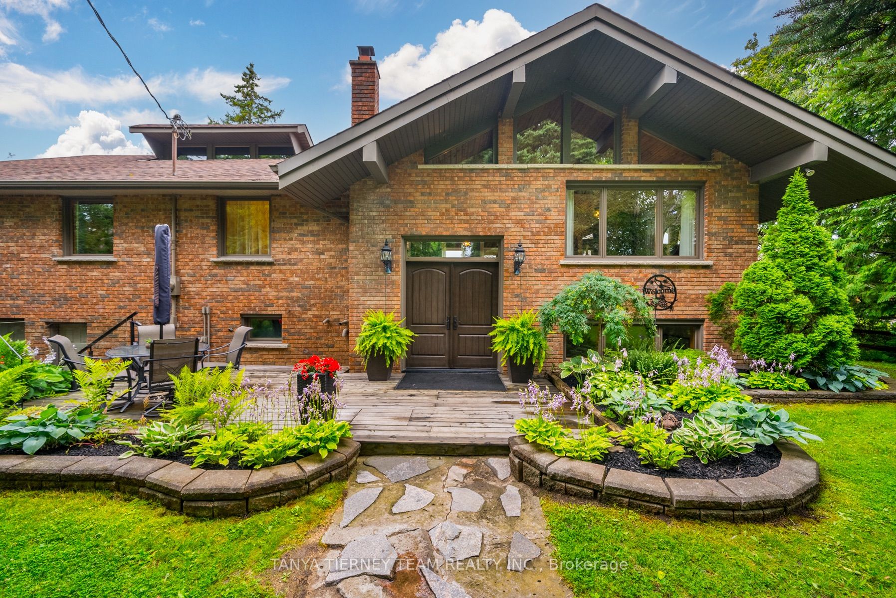 228 Summit Dr