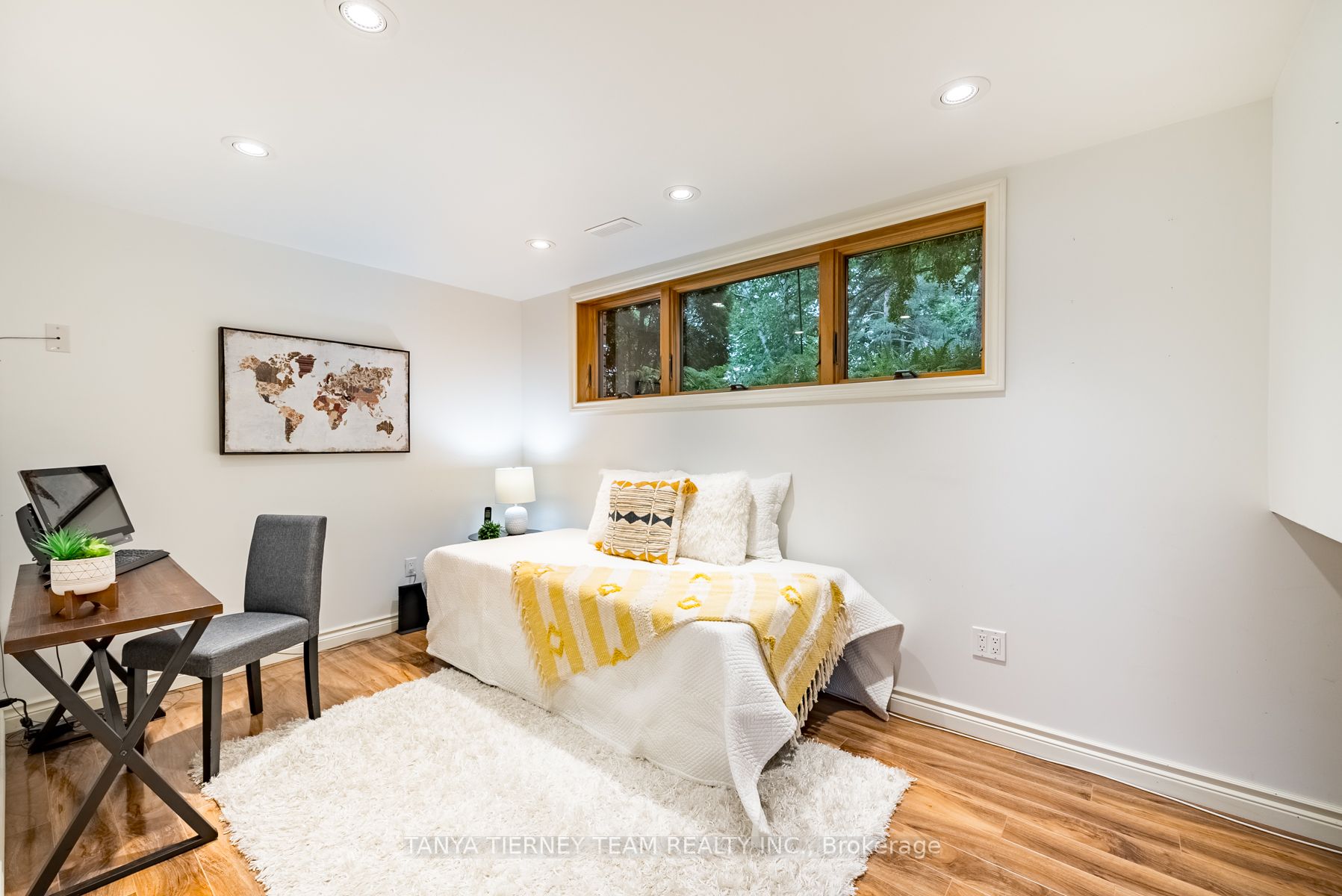 228 Summit Dr