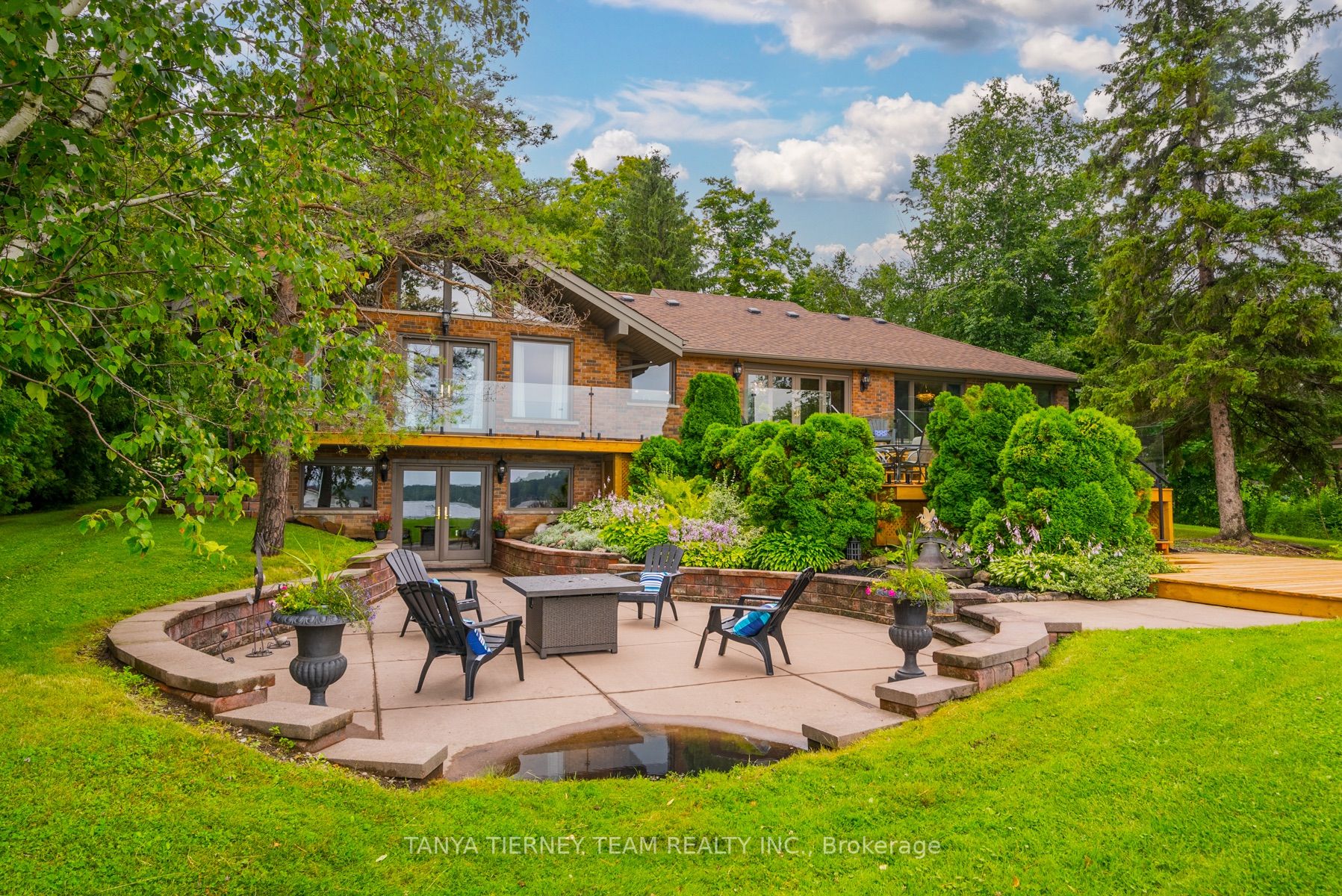 228 Summit Dr