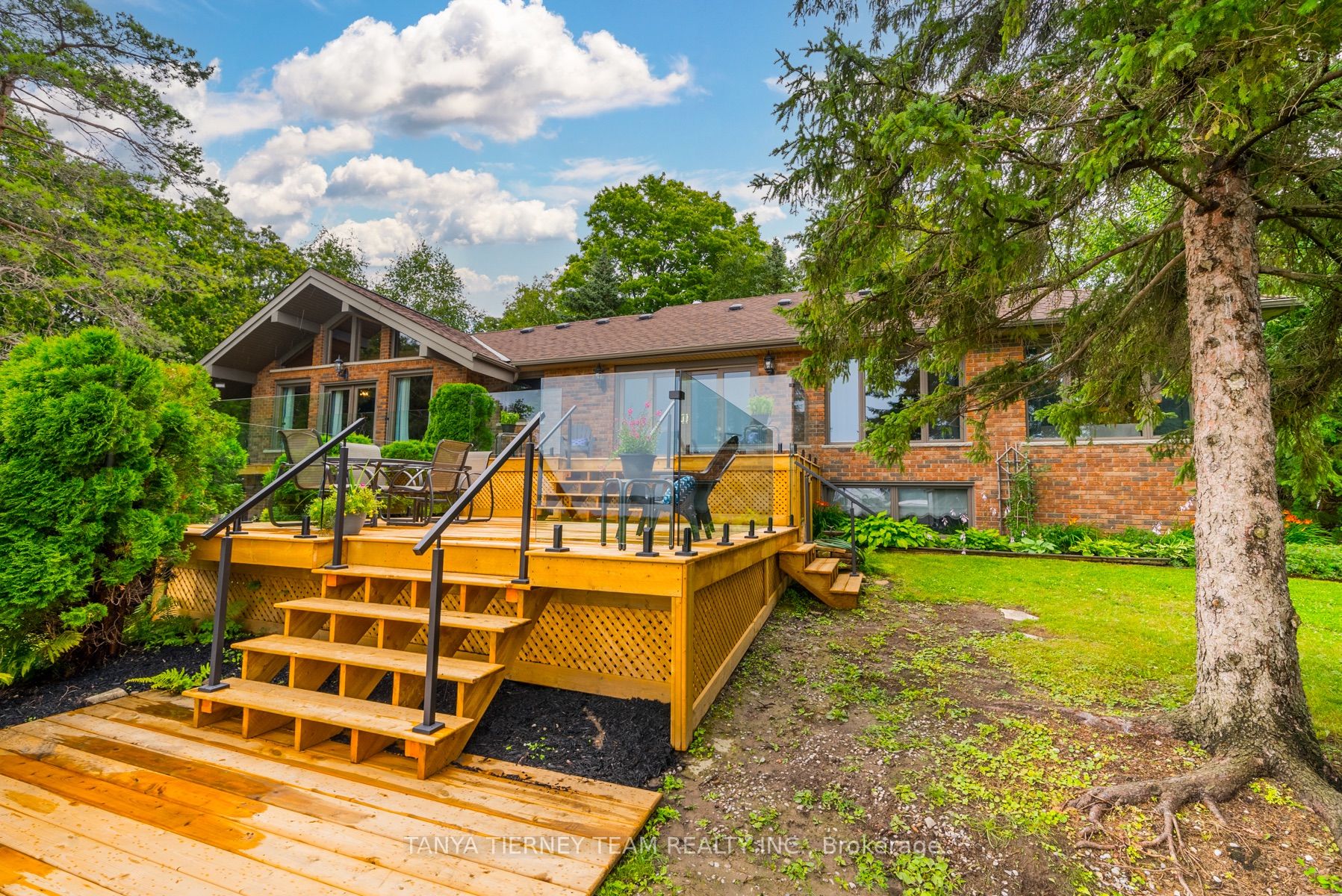 228 Summit Dr