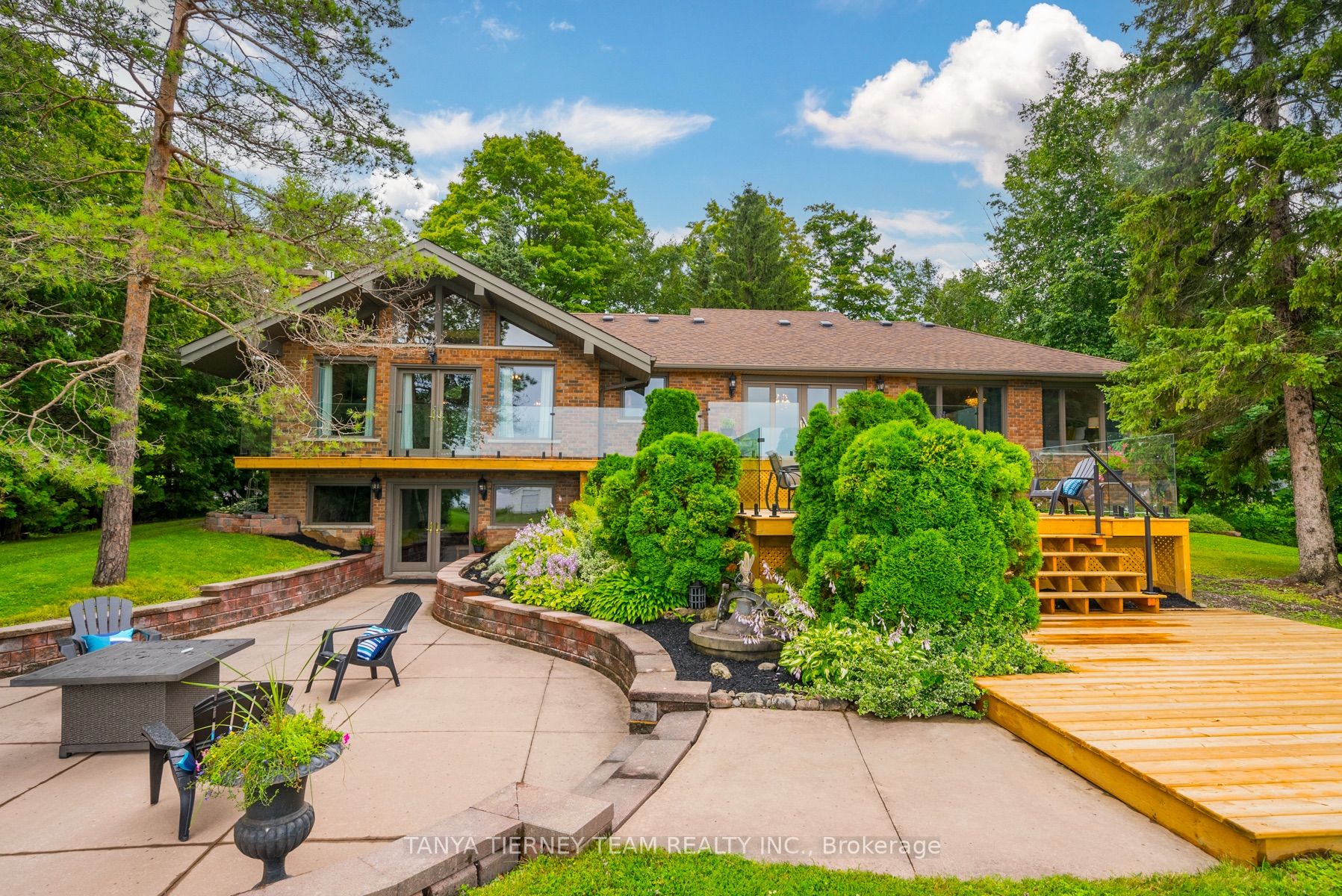 228 Summit Dr